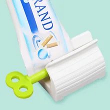 3Pieces Rolling Tube Toothpaste Squeezer Toothpaste Seat Holder Stand Rotate Toothpaste Dispenser for Bathroom (Mix Color)