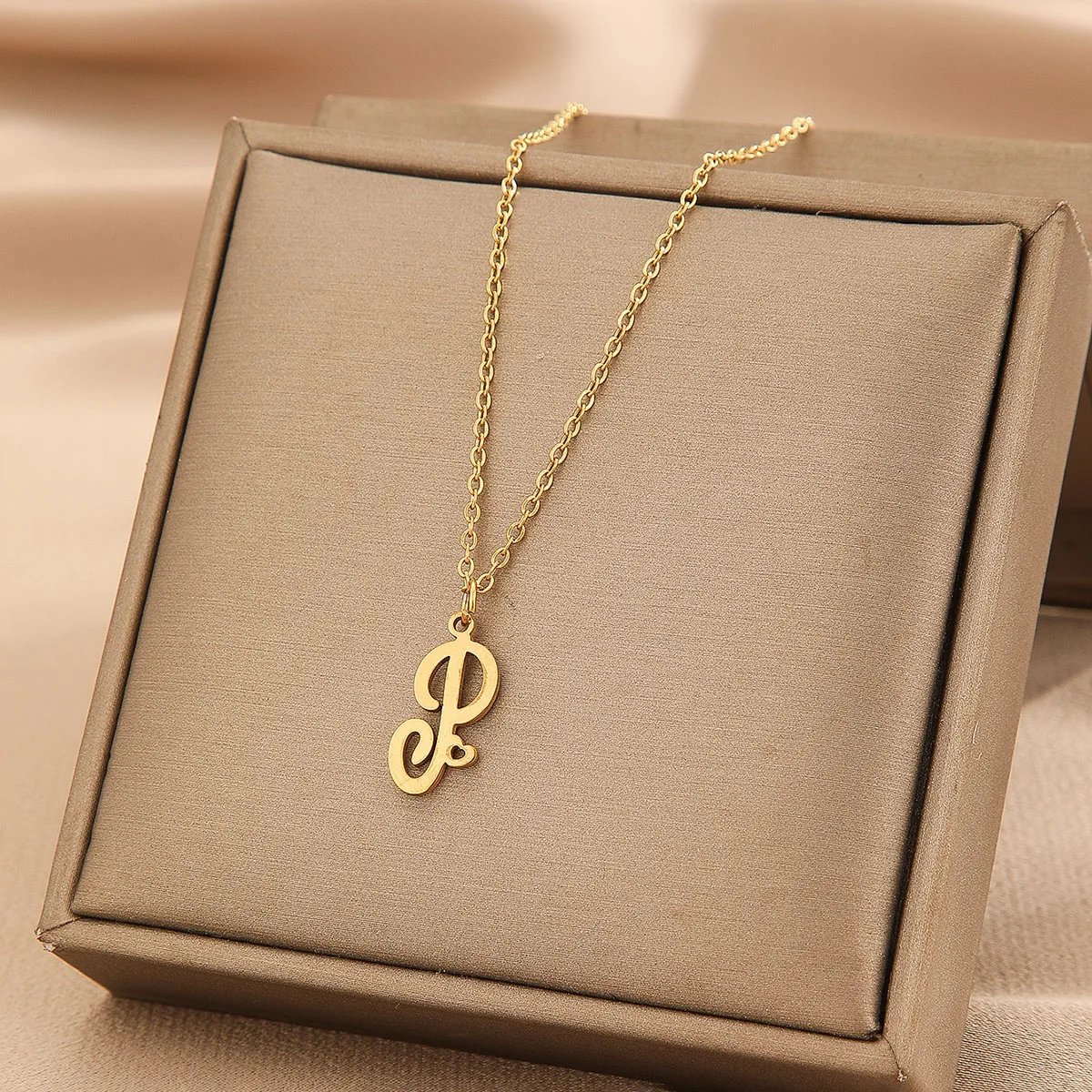 Kinitial Stainless Steel A-Z Love Heart Pendant English Initials Necklace 26 Letters Chain Necklace Wedding Best Gift Kinitial Stainless Steel A-Z Love Heart Pendant English Initials Necklace 26 Letters Chain Necklace Wedding Best Gift