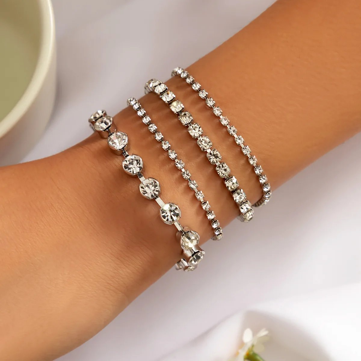 4pcs Set Imitation Pearl Chain Beaded Bracelet for Women New Temperament Gold Color Stainless Steel Bangle Jewelry Accessories 4pcs Set Imitation Pearl Chain Beaded Bracelet for Women New Temperament Gold Color Stainless Steel Bangle Jewelry Accessories