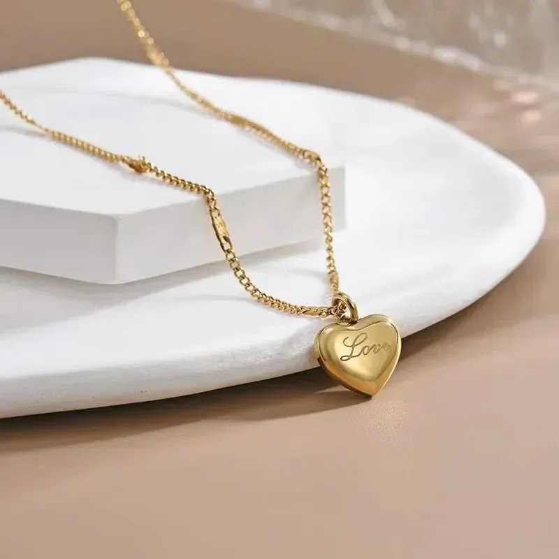 New Cross-border Couple Cavicle Chain Geometric Heart-shaped Light Luxury Temperament Simple Sweet Love Pendant Necklace Jewelry New Cross-border Couple Cavicle Chain Geometric Heart-shaped Light Luxury Temperament Simple Sweet Love Pendant Necklace Jewelry
