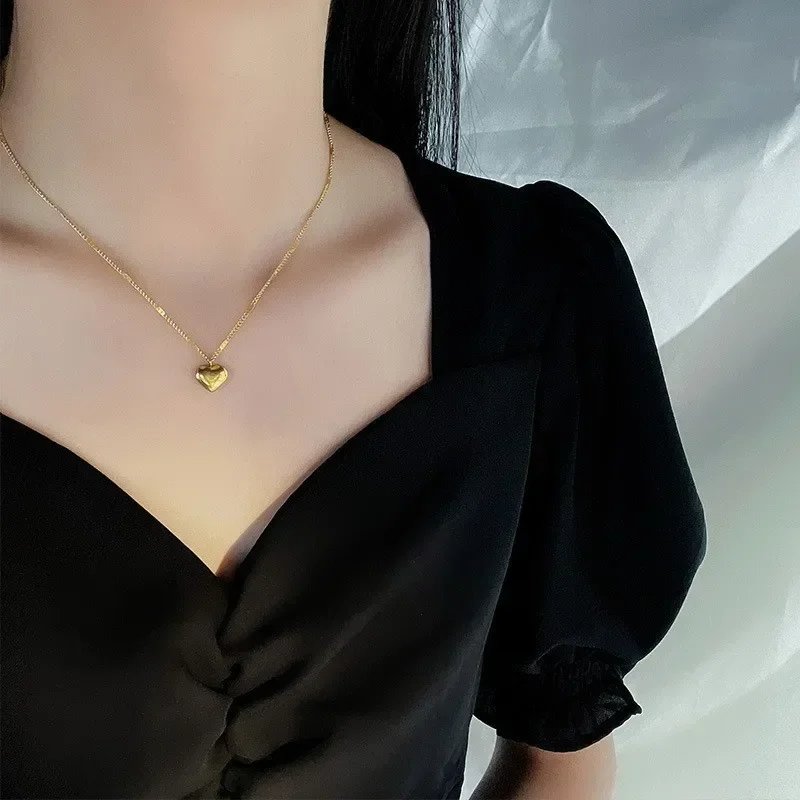 New Cross-border Couple Cavicle Chain Geometric Heart-shaped Light Luxury Temperament Simple Sweet Love Pendant Necklace Jewelry New Cross-border Couple Cavicle Chain Geometric Heart-shaped Light Luxury Temperament Simple Sweet Love Pendant Necklace Jewelry
