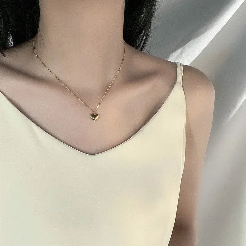 New Cross-border Couple Cavicle Chain Geometric Heart-shaped Light Luxury Temperament Simple Sweet Love Pendant Necklace Jewelry New Cross-border Couple Cavicle Chain Geometric Heart-shaped Light Luxury Temperament Simple Sweet Love Pendant Necklace Jewelry