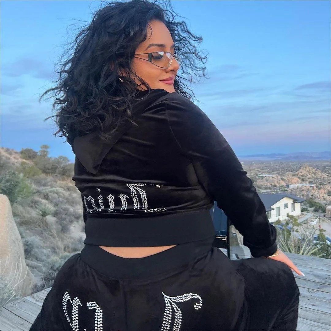Diamond Letter Hoodie Velvet Tracksuit 2-Piece Set Rhinestone Zipper Crop Top+High Waist Jogging Sports Pants 2PCS Velour Sets Diamond Letter Hoodie Velvet Tracksuit 2-Piece Set Rhinestone Zipper Crop Top+High Waist Jogging Sports Pants 2PCS Velour Sets