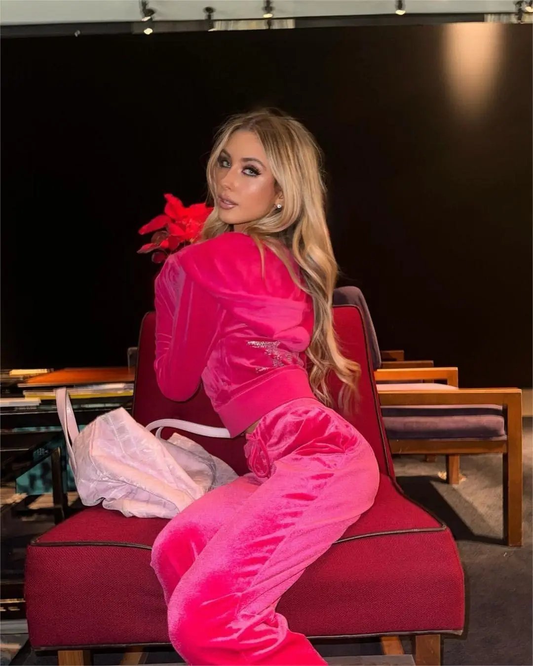 Diamond Letter Hoodie Velvet Tracksuit 2-Piece Set Rhinestone Zipper Crop Top+High Waist Jogging Sports Pants 2PCS Velour Sets Diamond Letter Hoodie Velvet Tracksuit 2-Piece Set Rhinestone Zipper Crop Top+High Waist Jogging Sports Pants 2PCS Velour Sets