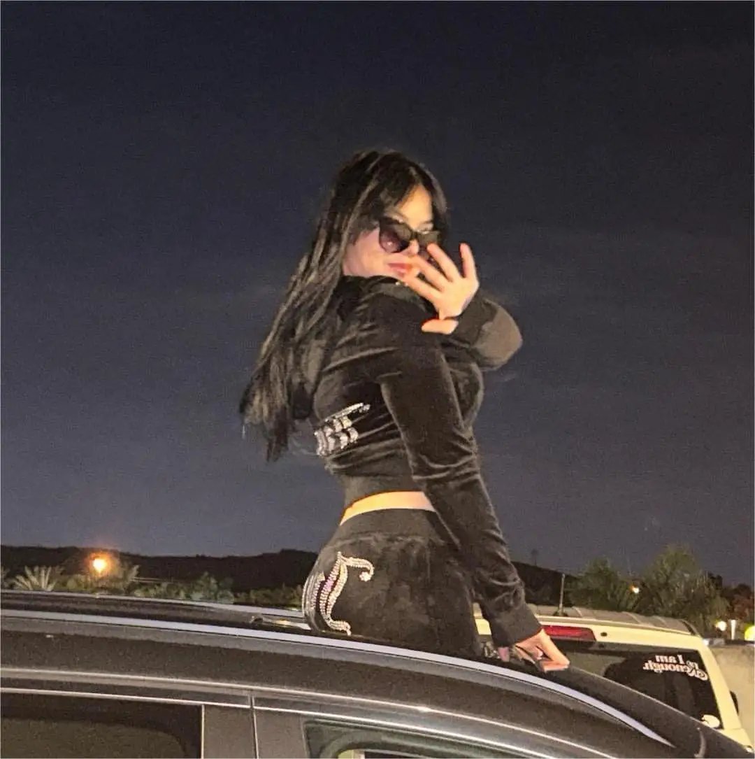 Diamond Letter Hoodie Velvet Tracksuit 2-Piece Set Rhinestone Zipper Crop Top+High Waist Jogging Sports Pants 2PCS Velour Sets Diamond Letter Hoodie Velvet Tracksuit 2-Piece Set Rhinestone Zipper Crop Top+High Waist Jogging Sports Pants 2PCS Velour Sets