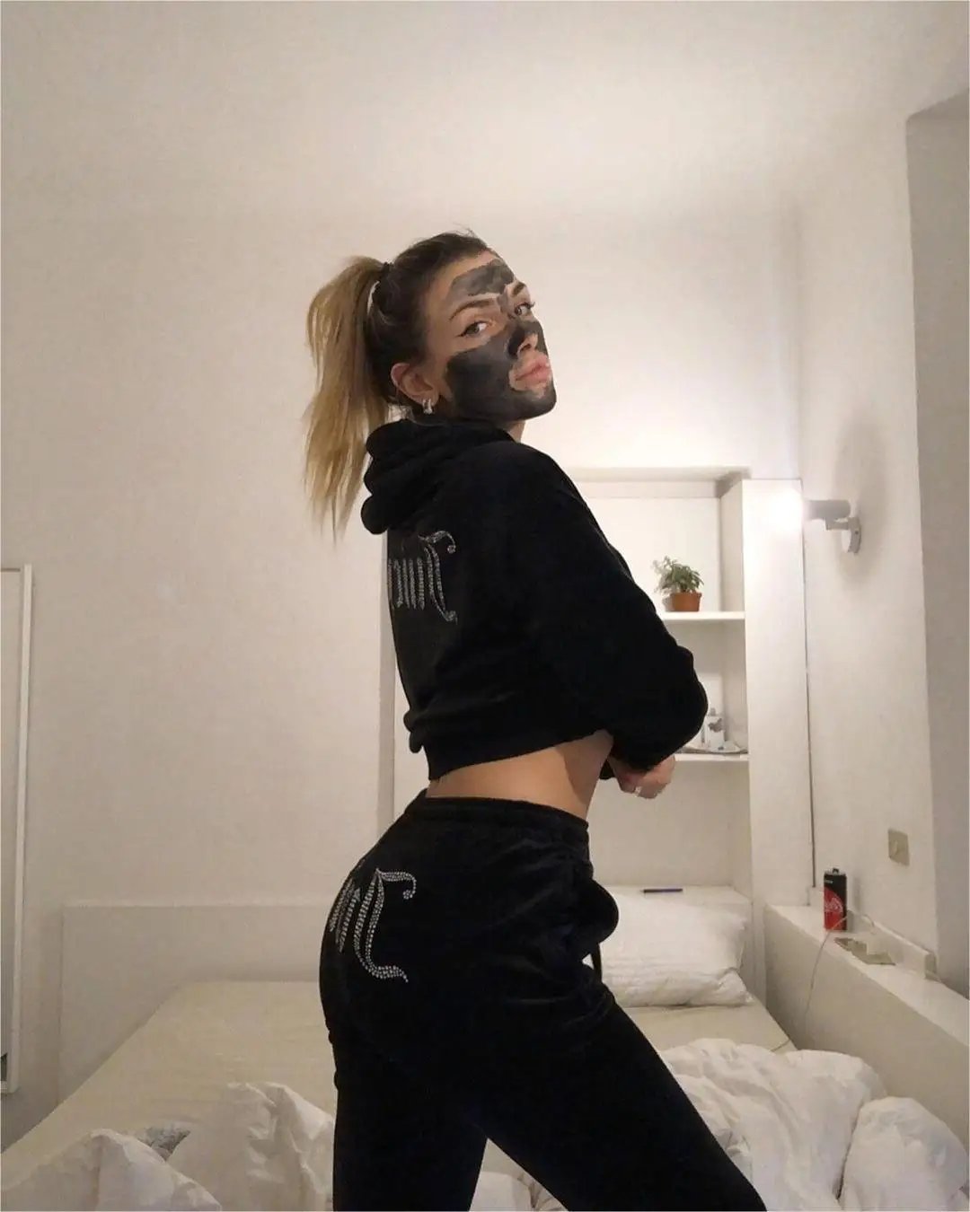 Diamond Letter Hoodie Velvet Tracksuit 2-Piece Set Rhinestone Zipper Crop Top+High Waist Jogging Sports Pants 2PCS Velour Sets Diamond Letter Hoodie Velvet Tracksuit 2-Piece Set Rhinestone Zipper Crop Top+High Waist Jogging Sports Pants 2PCS Velour Sets