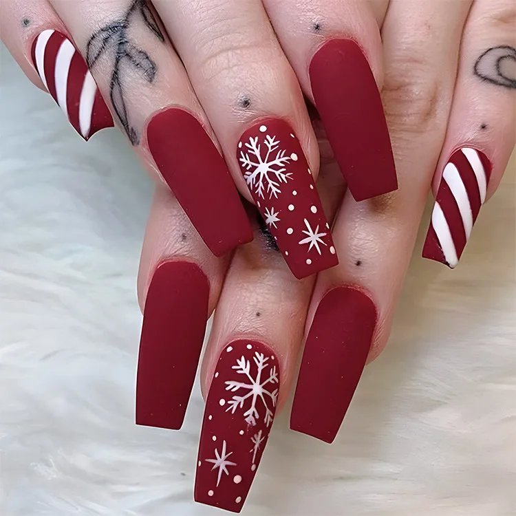 Christmas Press on False Nails Snow Print Fashion Tip Fake Nail 24 Pcs/Set Women Stick on Nail Art Acrylic Red & White Nails