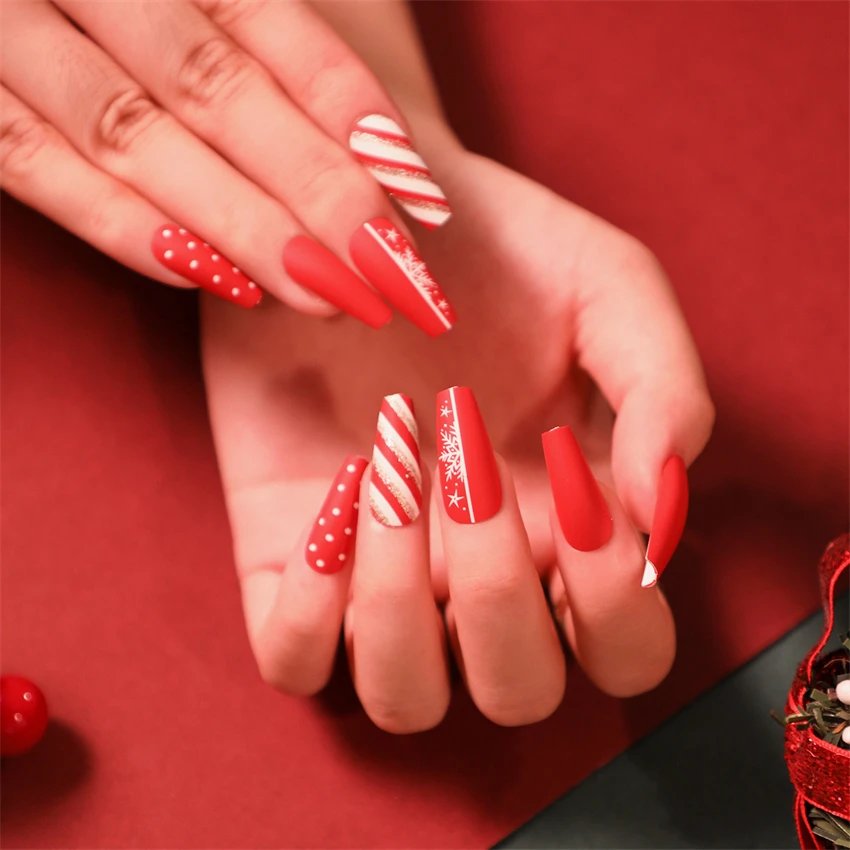 24Ps/Set Christmas Series Wearing False Nails Christmas Tree Hat Bell Design Almond Fake Nails Art Full Cover Stick on Nails tip