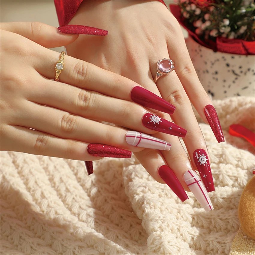 24Ps/Set Christmas Series Wearing False Nails Christmas Tree Hat Bell Design Almond Fake Nails Art Full Cover Stick on Nails tip