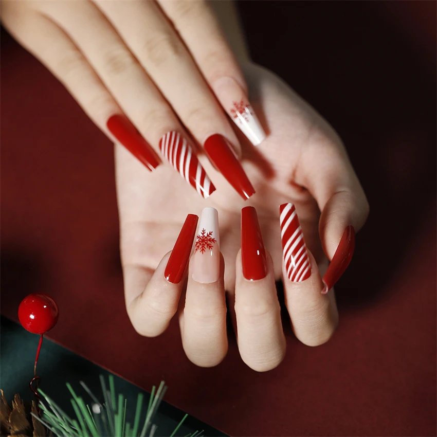 24Ps/Set Christmas Series Wearing False Nails Christmas Tree Hat Bell Design Almond Fake Nails Art Full Cover Stick on Nails tip