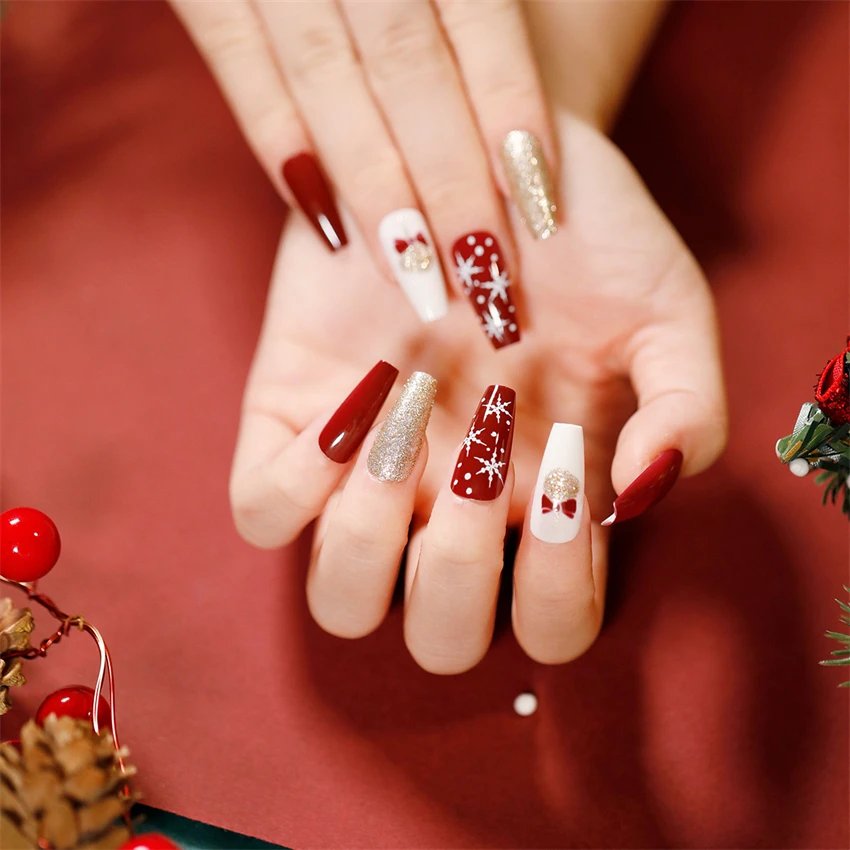 24Ps/Set Christmas Series Wearing False Nails Christmas Tree Hat Bell Design Almond Fake Nails Art Full Cover Stick on Nails tip