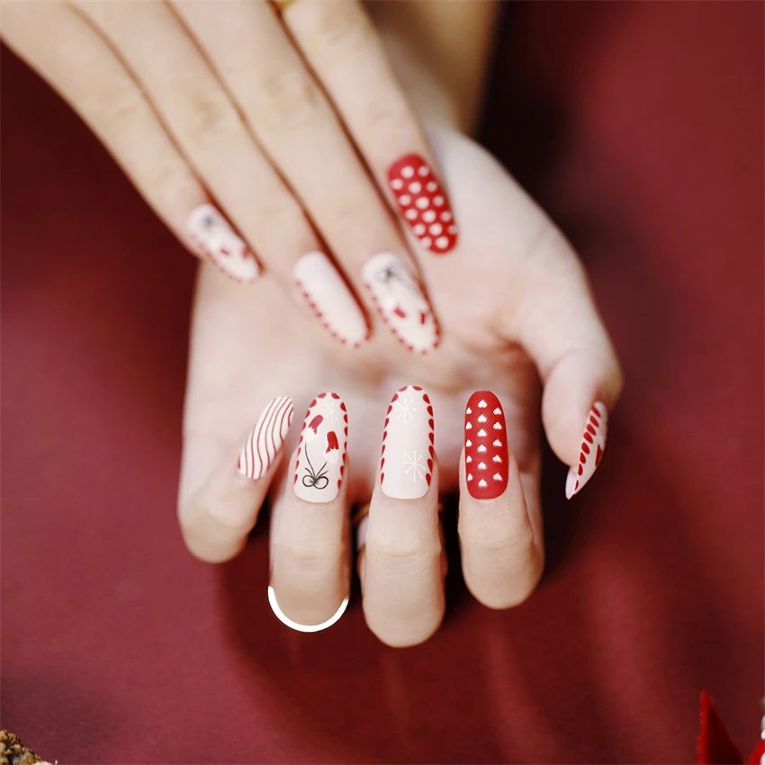 24Ps/Set Christmas Series Wearing False Nails Christmas Tree Hat Bell Design Almond Fake Nails Art Full Cover Stick on Nails tip